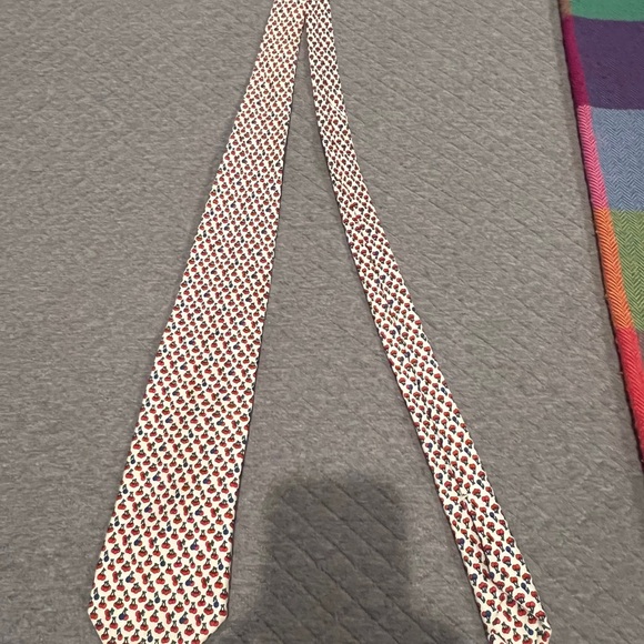 Dan Roma 100% silk tie with adorable cherries on a cream background. - Picture 3 of 3